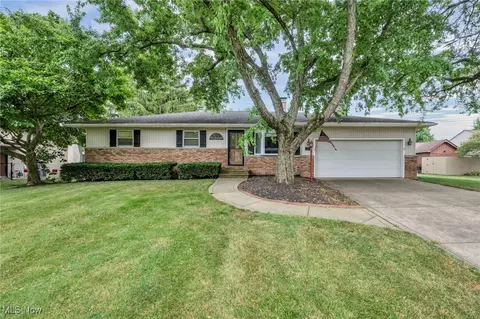 321 Autumn Ln, Brunswick, OH 44212