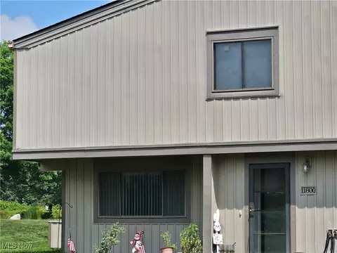 11800 Harbour Light Dr, North Royalton, OH 44133