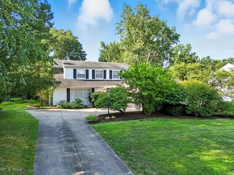 3180 Somerset Dr, Shaker Heights, OH 44122