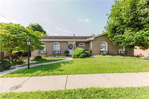 244 Scenery Dr, Weirton, WV 26062