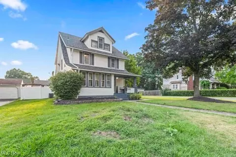 506 Oak Knoll Ave SE, Warren, OH 44483