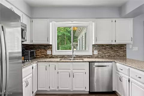 Kitchen - 390 Willard Rd, Aurora, OH 44202 photo 2 of 3