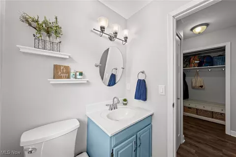 Bath - 390 Willard Rd, Aurora, OH 44202 photo 2 of 4