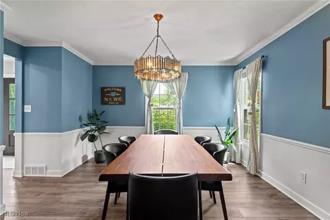 Dining - 390 Willard Rd, Aurora, OH 44202 photo 2 of 4