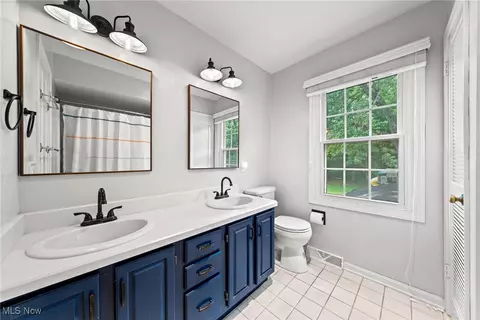 Bath - 390 Willard Rd, Aurora, OH 44202 photo 3 of 4