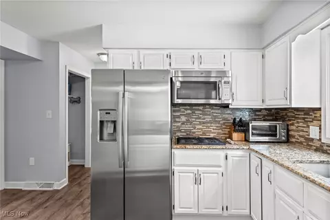Kitchen - 390 Willard Rd, Aurora, OH 44202 photo 3 of 3