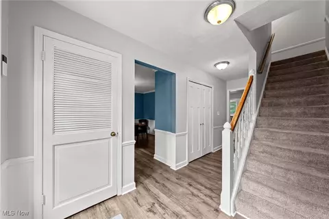 Entry Way - 390 Willard Rd, Aurora, OH 44202 photo 4 of 7