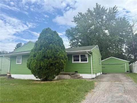 137 Greeley Ln, Youngstown, OH 44505
