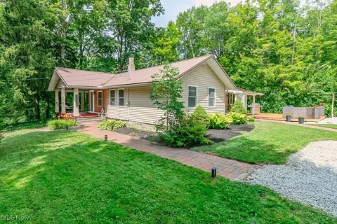 9723 Thwing Rd, Chardon, OH 44024