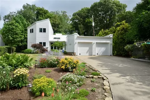 3559 Birchtree Path, Cleveland Heights, OH 44121