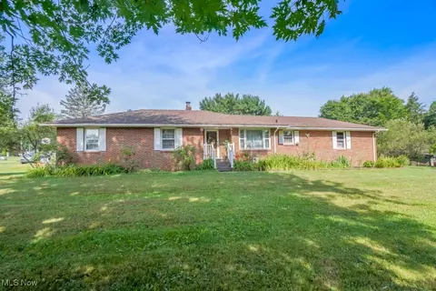 5920 Renninger Rd, New Franklin, OH 44319