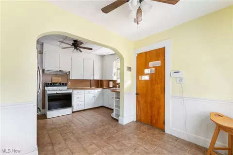 Entry Way - 327 Bellflower Ave NW, Canton, OH 44708 photo 1 of 4