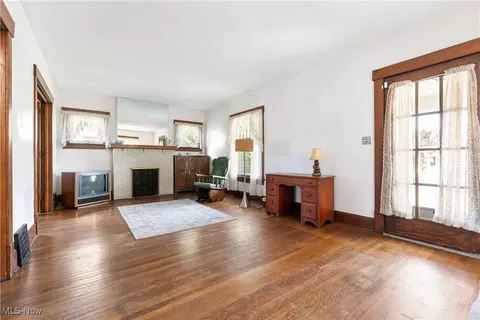 Living - 327 Bellflower Ave NW, Canton, OH 44708 photo 2 of 4