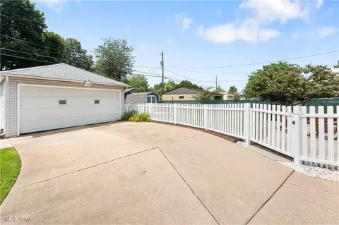 Exterior - 327 Bellflower Ave NW, Canton, OH 44708 photo 9 of 14
