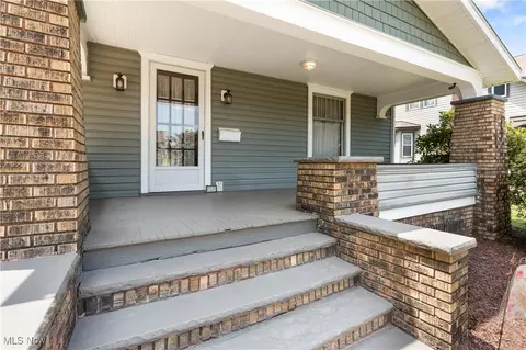 Exterior - 327 Bellflower Ave NW, Canton, OH 44708 photo 13 of 14