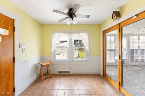 Entry Way - 327 Bellflower Ave NW, Canton, OH 44708 photo 2 of 4