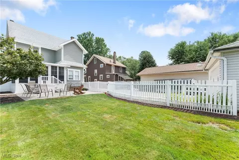 Exterior - 327 Bellflower Ave NW, Canton, OH 44708 photo 6 of 14
