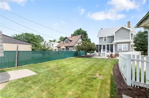 Exterior - 327 Bellflower Ave NW, Canton, OH 44708 photo 5 of 14