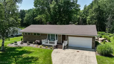 7926 Wright Rd, Broadview Heights, OH 44147 photo 2