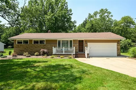 7926 Wright Rd, Broadview Heights, OH 44147