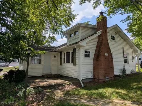 1842 Grandview Rd, Lake Milton, OH 44429