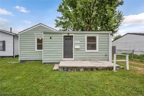5587 Chagrin Dr, Mentor On The Lake, OH 44060