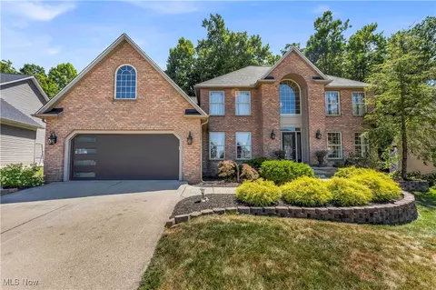 120 Sugarbush Gln, Chardon, OH 44024