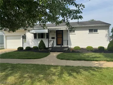 209 N Market St, Loudonville, OH 44842