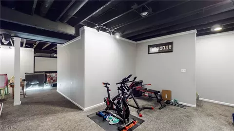 Entry Way - 4855 Forest Glen Trl, Ravenna, OH 44266 photo 7 of 8