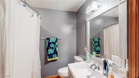 Bath - 4855 Forest Glen Trl, Ravenna, OH 44266 photo 3 of 5