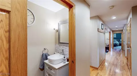 Entry Way - 4855 Forest Glen Trl, Ravenna, OH 44266 photo 5 of 8