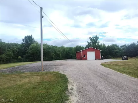 136 E Under Ridge Rd, Conneaut, OH 44030 photo 1