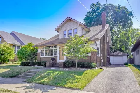 844 8th St NE, Massillon, OH 44646