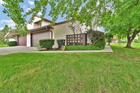 32653 Jefferson Dr, Solon, OH 44139