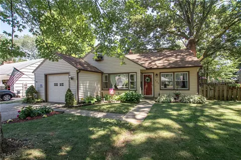 145 Edgewood Dr, Berea, OH 44017