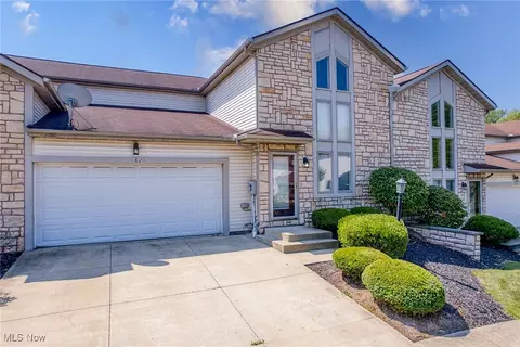 1821 Stone Manor Cir, Brunswick, OH 44212