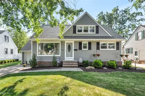 323 E 286th St, Willowick, OH 44095