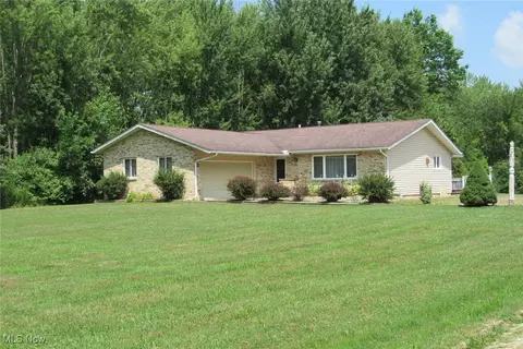 1372 Harpersfield Rd, Geneva, OH 44041