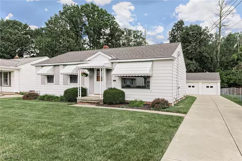 11140 Fairlawn Dr, Parma, OH 44130