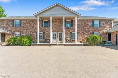 1218 W Maple St, North Canton, OH 44720
