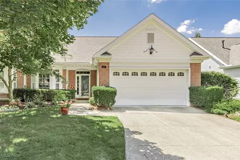 190 Rosebury Ct, Mayfield Heights, OH 44124