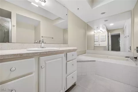 5815 Pineview Ln # -A, Willoughby, OH 44094 photo 18