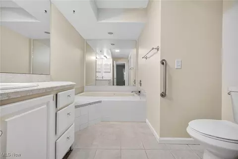 5815 Pineview Ln # -A, Willoughby, OH 44094 photo 19