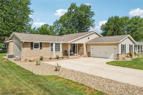 266 Cherry Valley Dr, Amherst, OH 44001