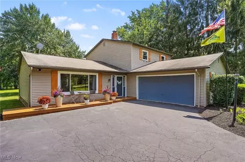 10085 Hickory Ridge Dr, Brecksville, OH 44141