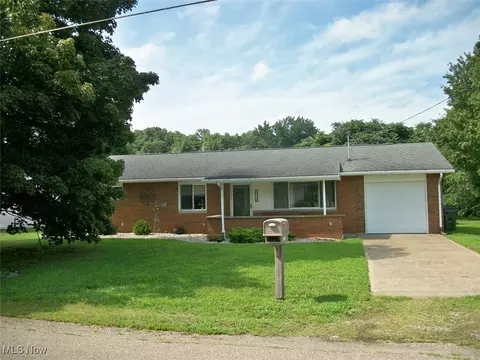 2712 Underwood Dr, Belpre, OH 45714