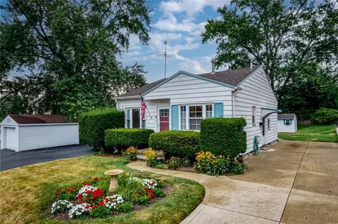 17 Youtz Ave, Akron, OH 44301