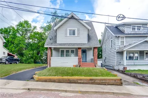 98 Shaker Dr, Akron, OH 44305