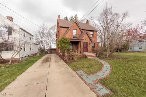 29213 Ridge Rd, Wickliffe, OH 44092