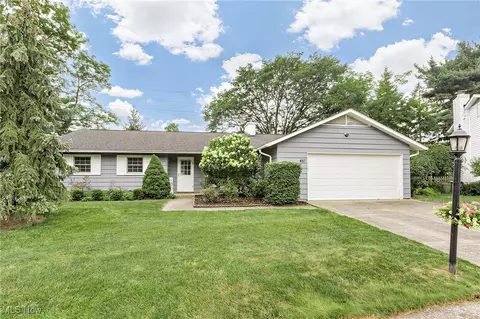 467 Southham Cir, Berea, OH 44017
